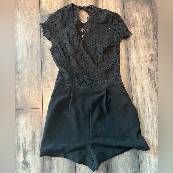 Dynamite Lace Romper - Picture 6 of 7
